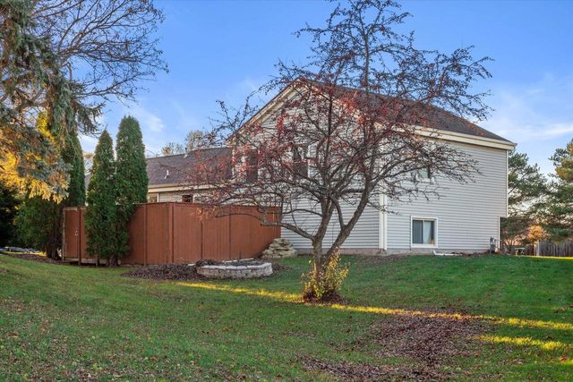 8005 Thistle COURT, Waterford, WI 53185