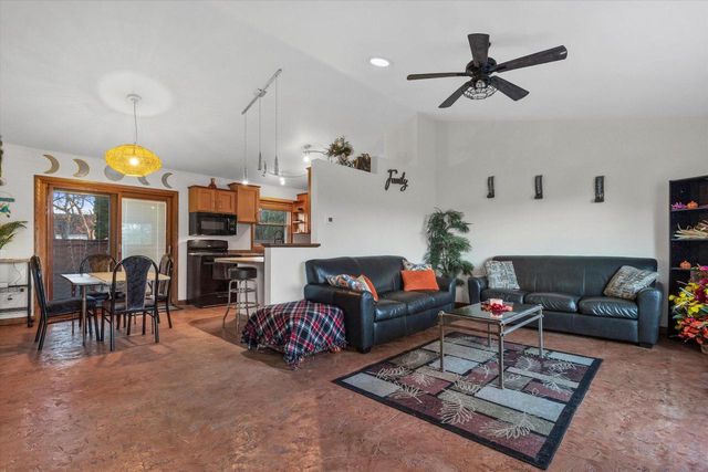 8005 Thistle COURT, Waterford, WI 53185