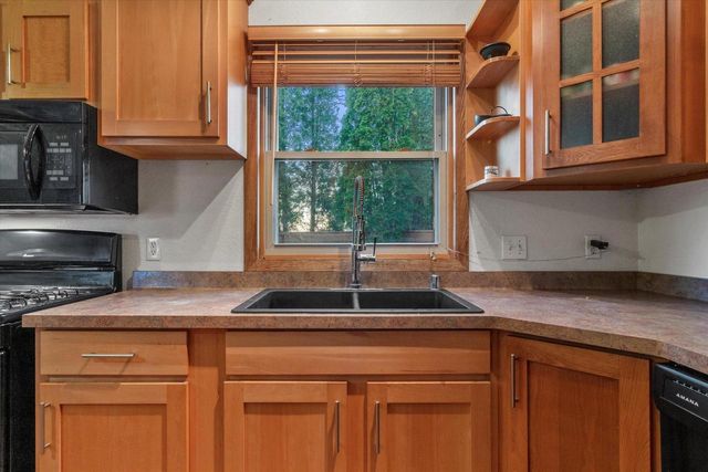 8005 Thistle COURT, Waterford, WI 53185