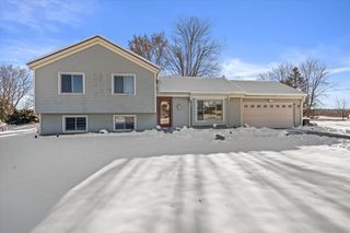 8005 Thistle COURT, Waterford, WI 53185