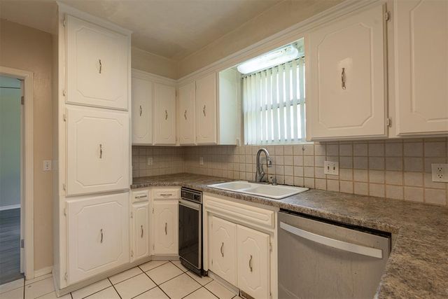 8816 Rolling Green Avenue, Oklahoma City, OK 73132