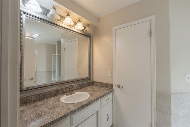 8816 Rolling Green Avenue, Oklahoma City, OK 73132