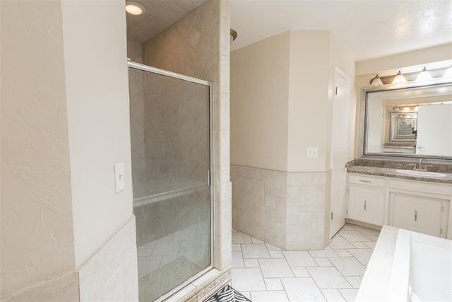 8816 Rolling Green Avenue, Oklahoma City, OK 73132