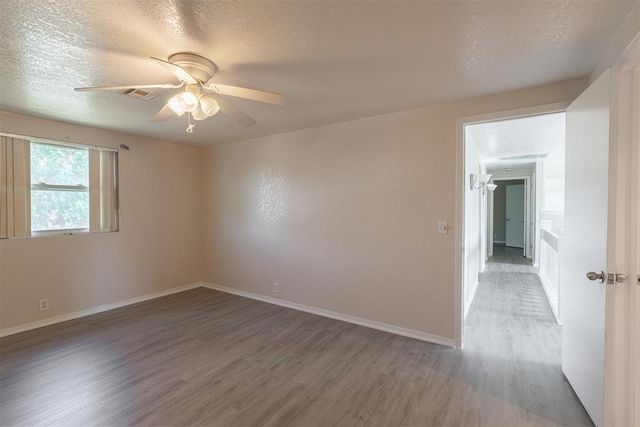 8816 Rolling Green Avenue, Oklahoma City, OK 73132