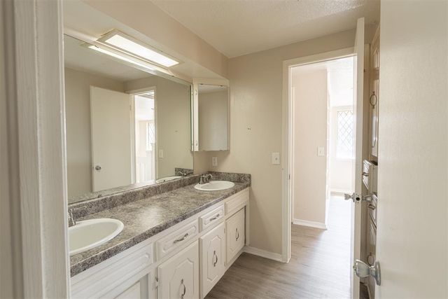 8816 Rolling Green Avenue, Oklahoma City, OK 73132