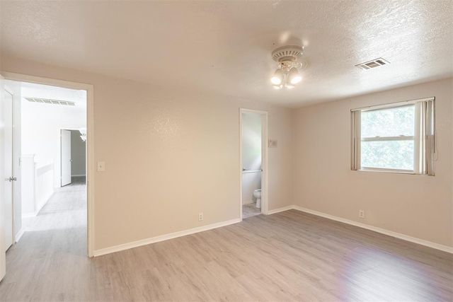 8816 Rolling Green Avenue, Oklahoma City, OK 73132