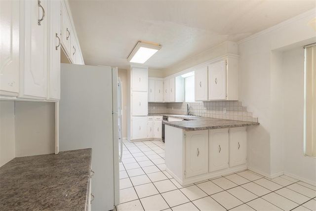 8816 Rolling Green Avenue, Oklahoma City, OK 73132