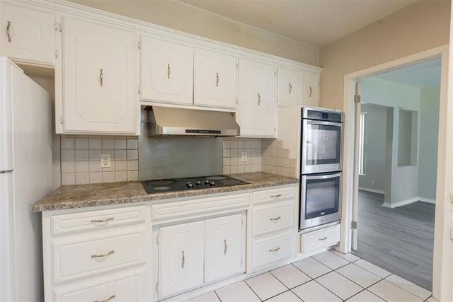 8816 Rolling Green Avenue, Oklahoma City, OK 73132