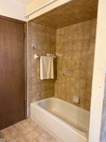 43249 Sunnypoint Drive, Sterling Heights, MI 48313