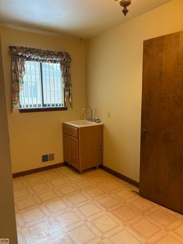 43249 Sunnypoint Drive, Sterling Heights, MI 48313