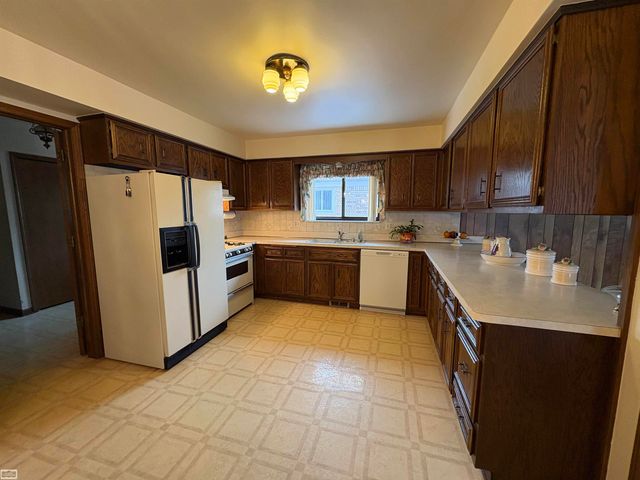 43249 Sunnypoint Drive, Sterling Heights, MI 48313