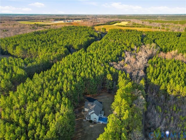 17192 Katy Ln, Beaverdam, VA 23015