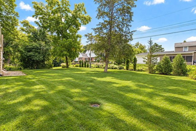 1070 Woodland AVENUE, Elm Grove, WI 53122