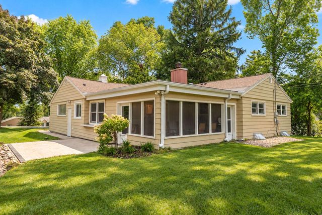 1070 Woodland AVENUE, Elm Grove, WI 53122