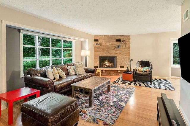 1070 Woodland AVENUE, Elm Grove, WI 53122