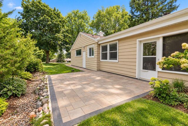 1070 Woodland AVENUE, Elm Grove, WI 53122