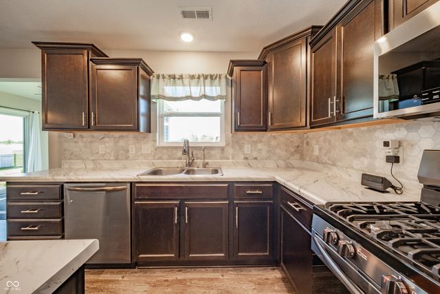 6552 Blackthorne Drive, Pendleton, IN 46064
