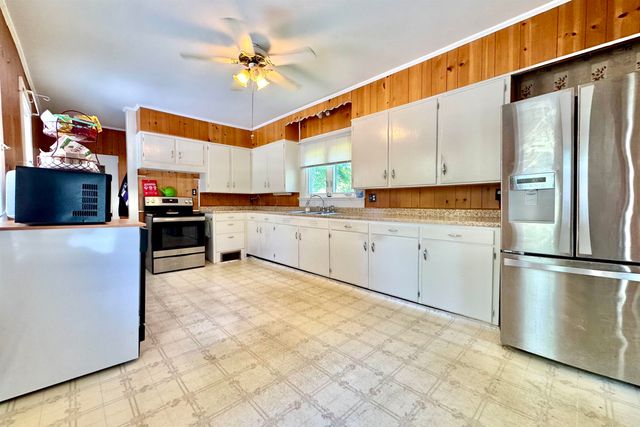 39 Chestnut Street, Tilton, NH 03276