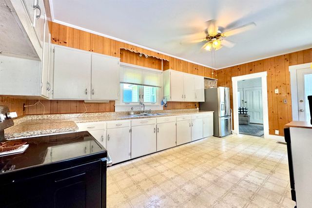 39 Chestnut Street, Tilton, NH 03276