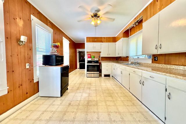 39 Chestnut Street, Tilton, NH 03276