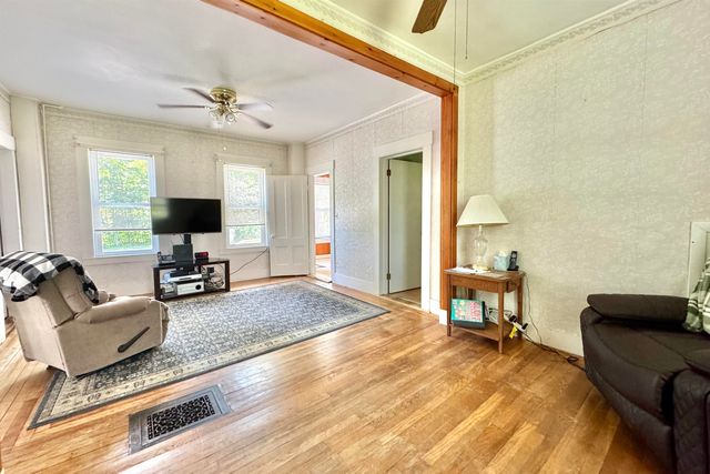 39 Chestnut Street, Tilton, NH 03276