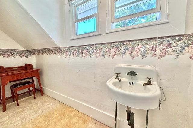39 Chestnut Street, Tilton, NH 03276