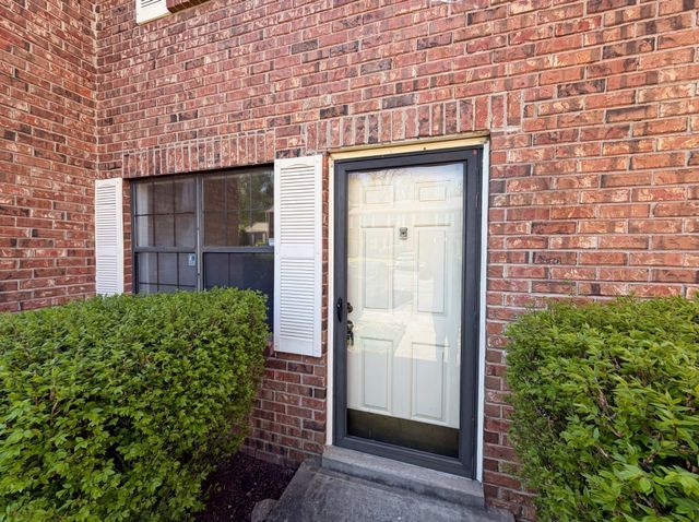 211 Thistle Ln, Hermitage, TN 37076