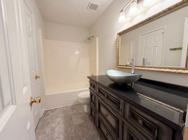 211 Thistle Ln, Hermitage, TN 37076