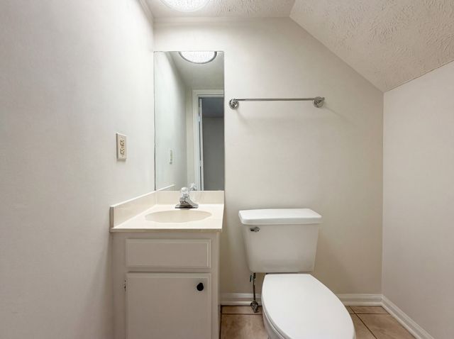 211 Thistle Ln, Hermitage, TN 37076