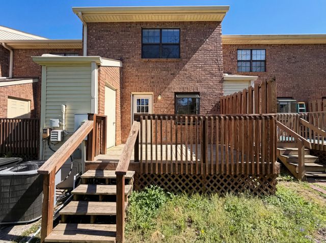 211 Thistle Ln, Hermitage, TN 37076