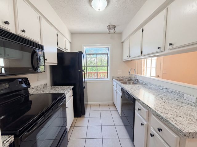 211 Thistle Ln, Hermitage, TN 37076