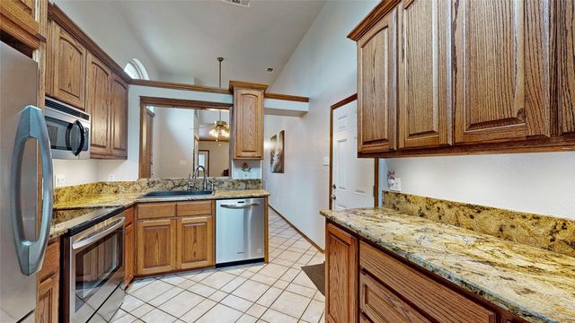 911 Azalia Drive, Lewisville, TX 75067