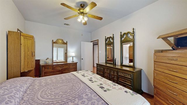 911 Azalia Drive, Lewisville, TX 75067