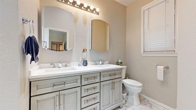 911 Azalia Drive, Lewisville, TX 75067