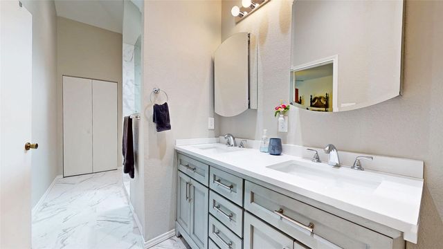 911 Azalia Drive, Lewisville, TX 75067