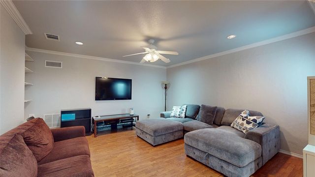 911 Azalia Drive, Lewisville, TX 75067