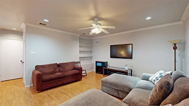 911 Azalia Drive, Lewisville, TX 75067