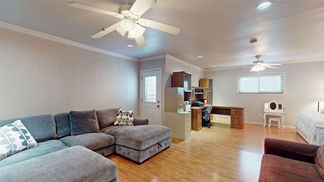 911 Azalia Drive, Lewisville, TX 75067