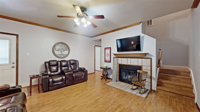 911 Azalia Drive, Lewisville, TX 75067