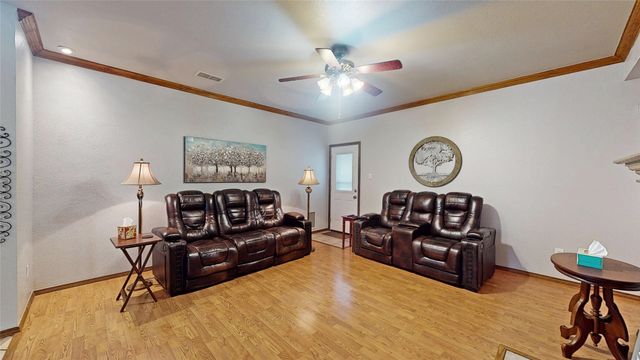 911 Azalia Drive, Lewisville, TX 75067