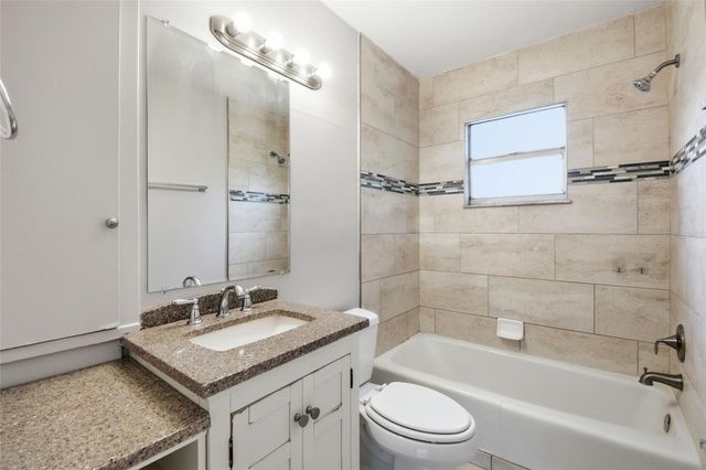 2817 HAWTHORNE STREET, Sarasota, FL 34239
