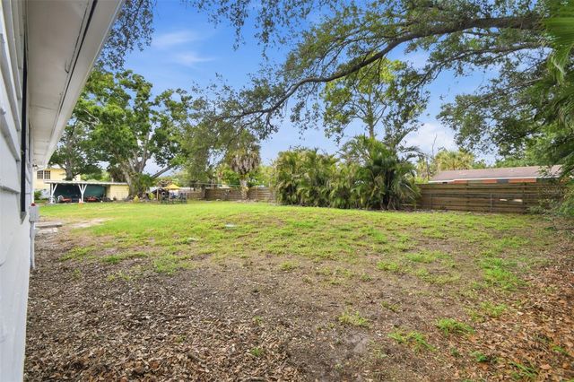 2817 HAWTHORNE STREET, Sarasota, FL 34239