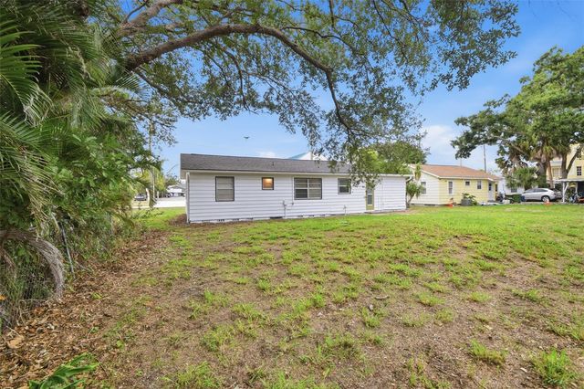 2817 HAWTHORNE STREET, Sarasota, FL 34239