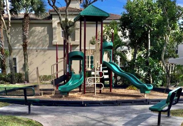 816 Summit Lake Drive, West Palm Beach, FL 33406
