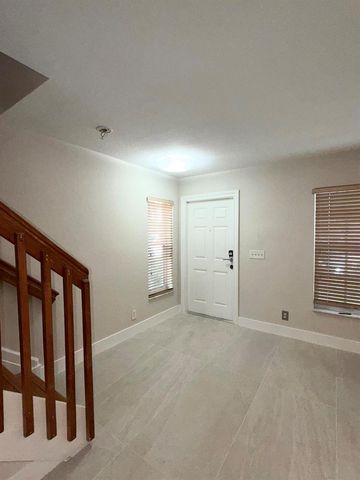 816 Summit Lake Drive, West Palm Beach, FL 33406