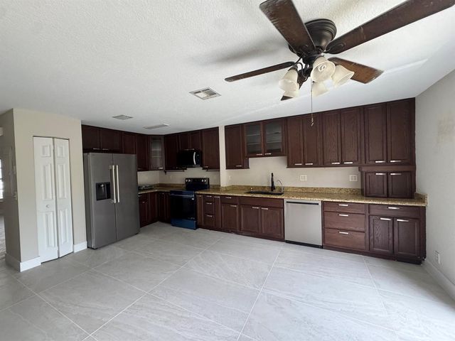 816 Summit Lake Drive, West Palm Beach, FL 33406