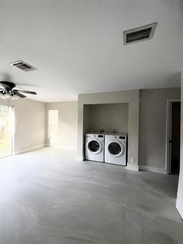 816 Summit Lake Drive, West Palm Beach, FL 33406