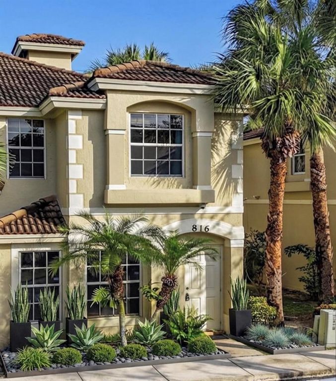 816 Summit Lake Drive, West Palm Beach, FL 33406