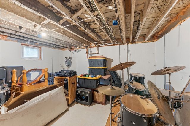 9 McGuire Road, North Providence, RI 02904