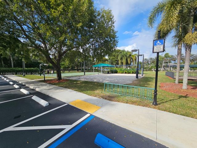 12981 Kapok Ln, Davie, FL 33330